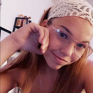 Meet your Posher, Kiya